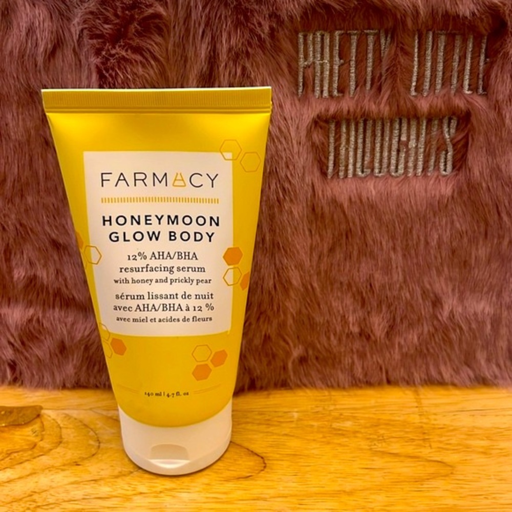 HONEYMOON GLOW BODY
12% AHA/BHA resurfacing serum